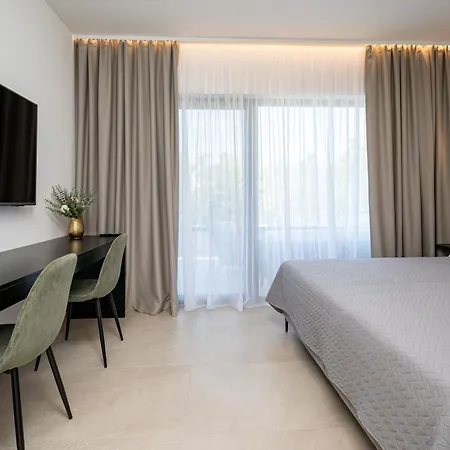 New Luxury Noel With Tennis Court Villa *