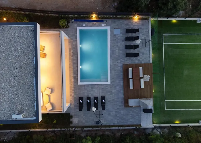 Vila New Luxury Noel With Tennis Court *