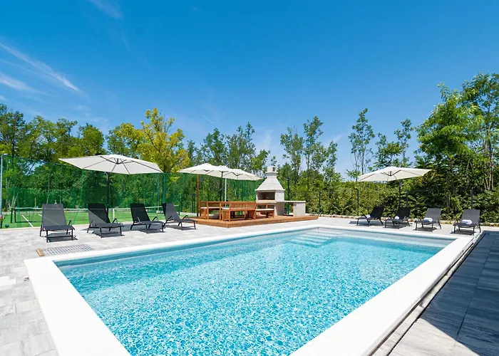 Vila New Luxury Noel With Tennis Court *