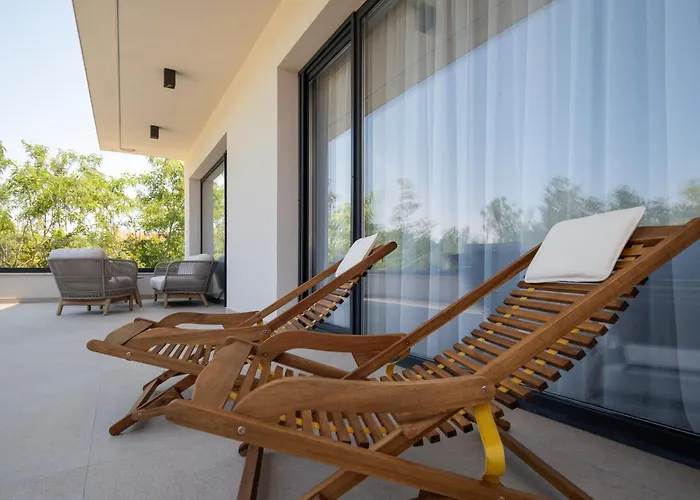 New Luxury Noel With Tennis Court
