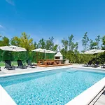 Villa New Luxury Noel With Tennis Court *