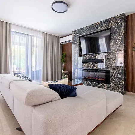 Vila New Luxury Noel With Tennis Court