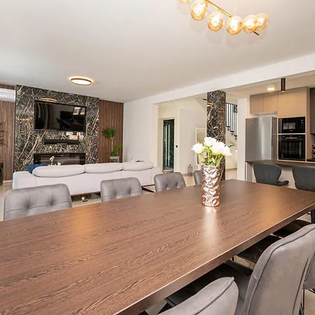 New Luxury Noel With Tennis Court * Privlaka (Zadar)