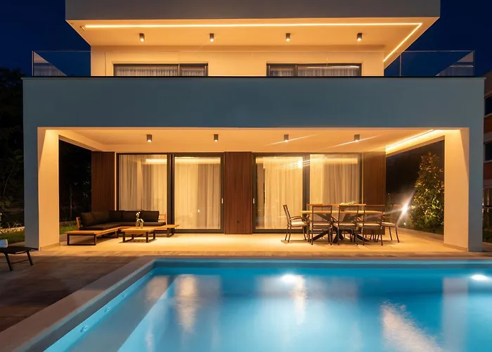 New Luxury Noel With Tennis Court