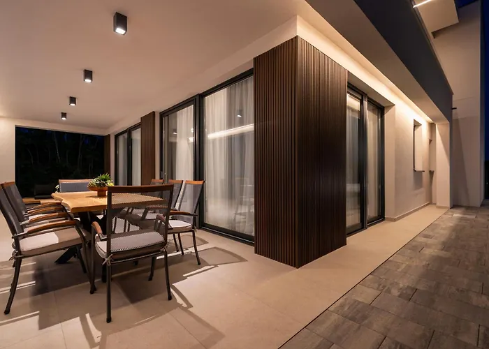 New Luxury Noel With Tennis Court *
