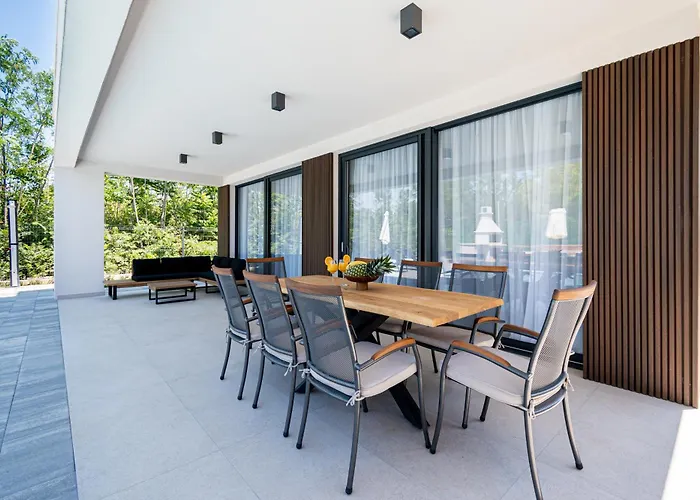 Вилла New Luxury Noel With Tennis Court